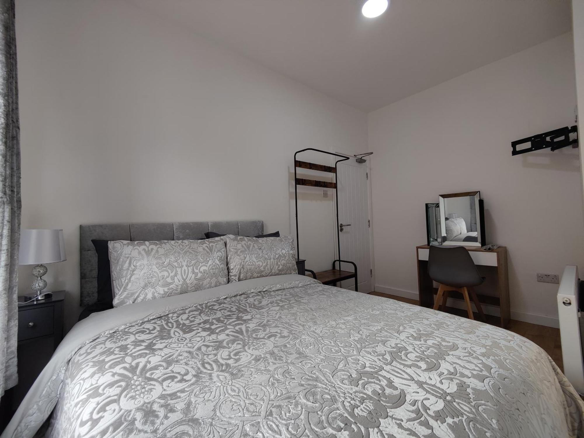 - Hall Lane Opp The Royal Hospital Close To City Centre Guest house Liverpool