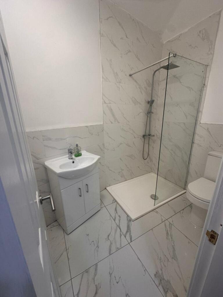 - Hall Lane Opp The Royal Hospital Close To City Centre Guest house Liverpool