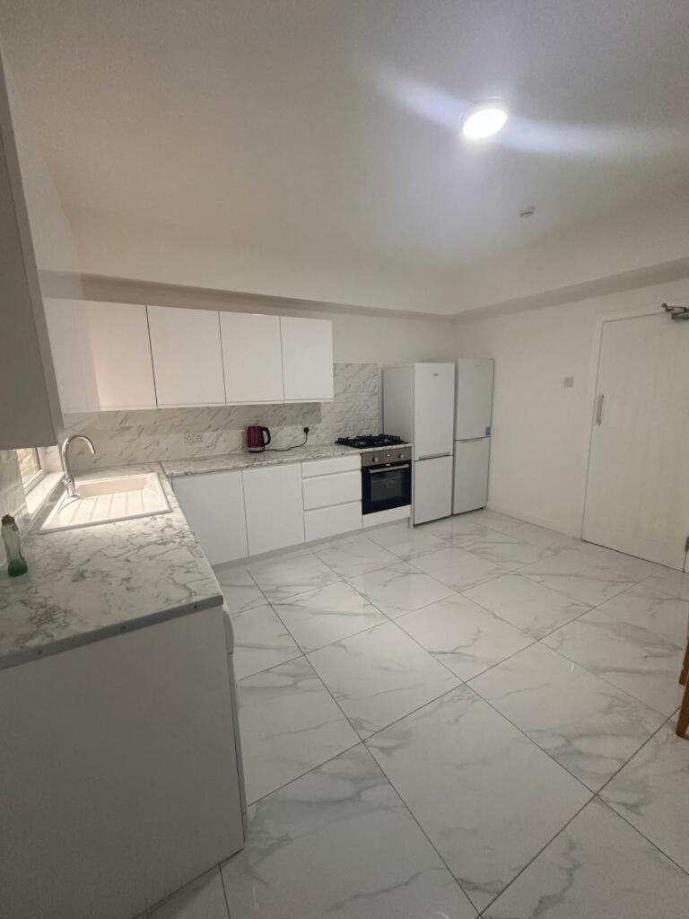 - Hall Lane Opp The Royal Hospital Close To City Centre Guest house